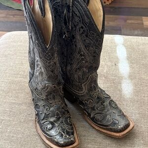 CorralBlack Embroidered Cowboy Boots